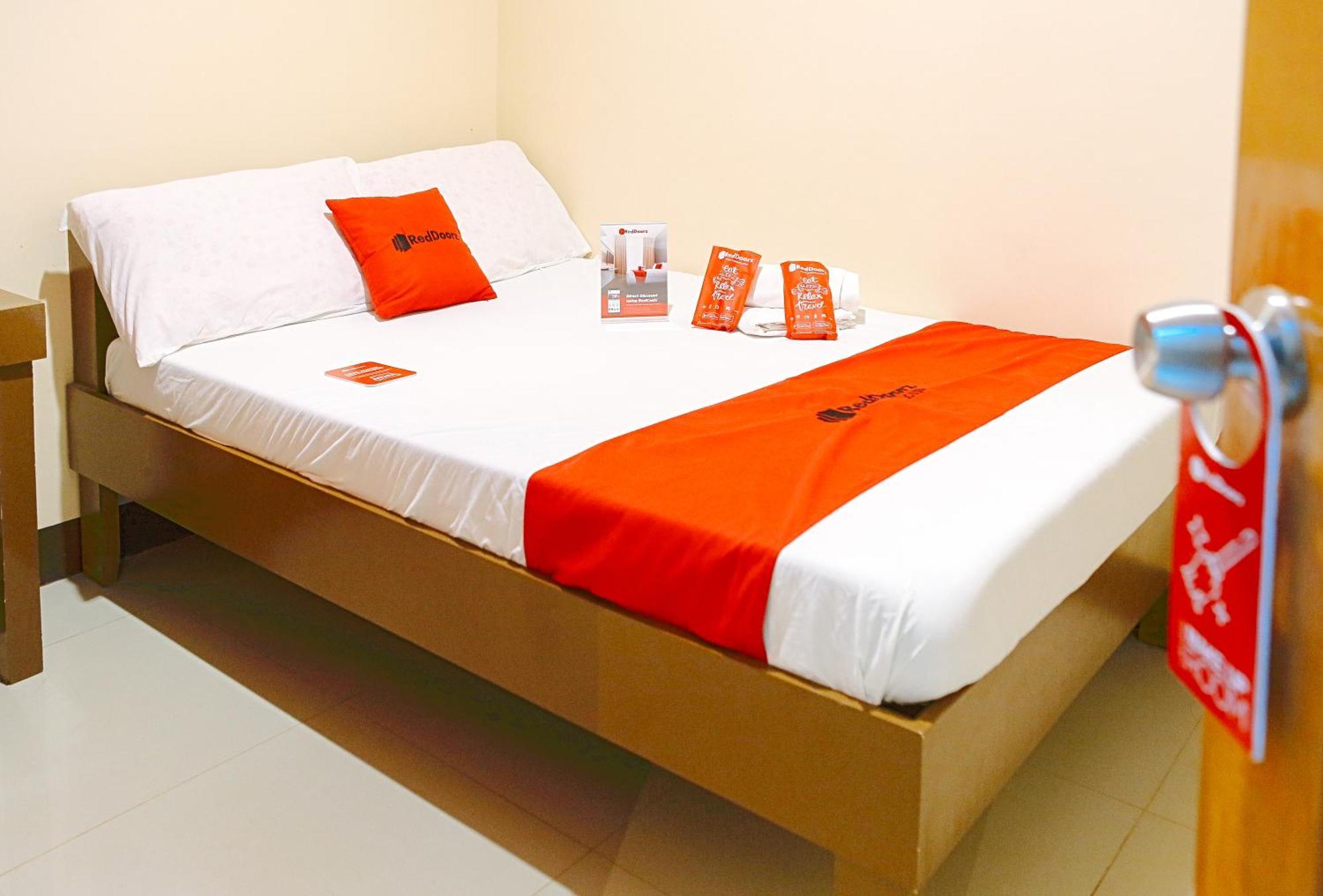 Hotel Reddoorz @ Pamaong Street Città di Tagbilaran Esterno foto