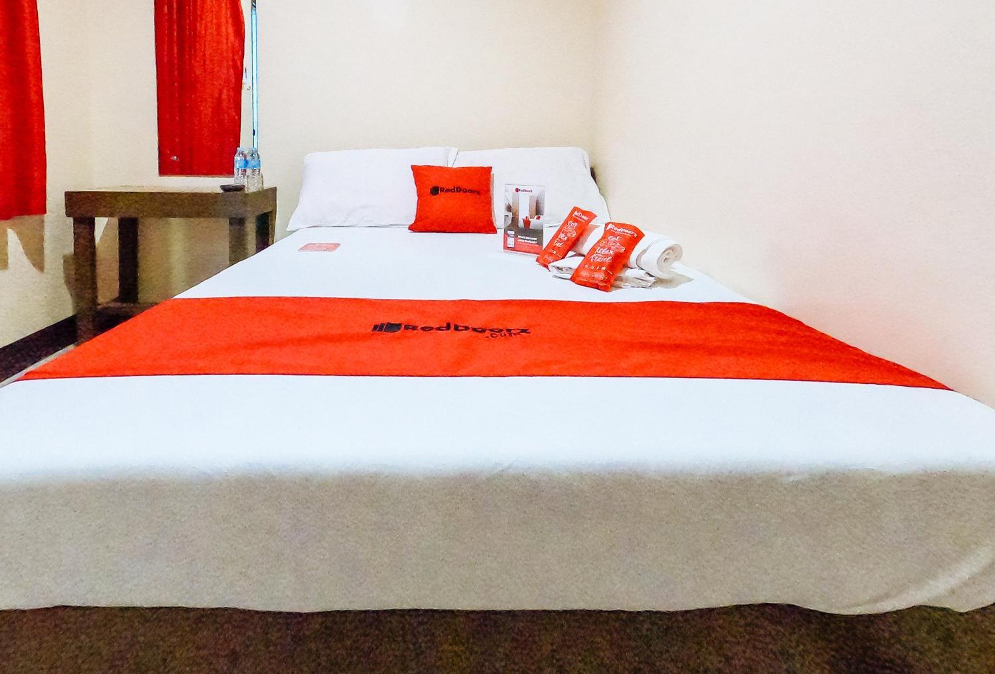 Hotel Reddoorz @ Pamaong Street Città di Tagbilaran Esterno foto