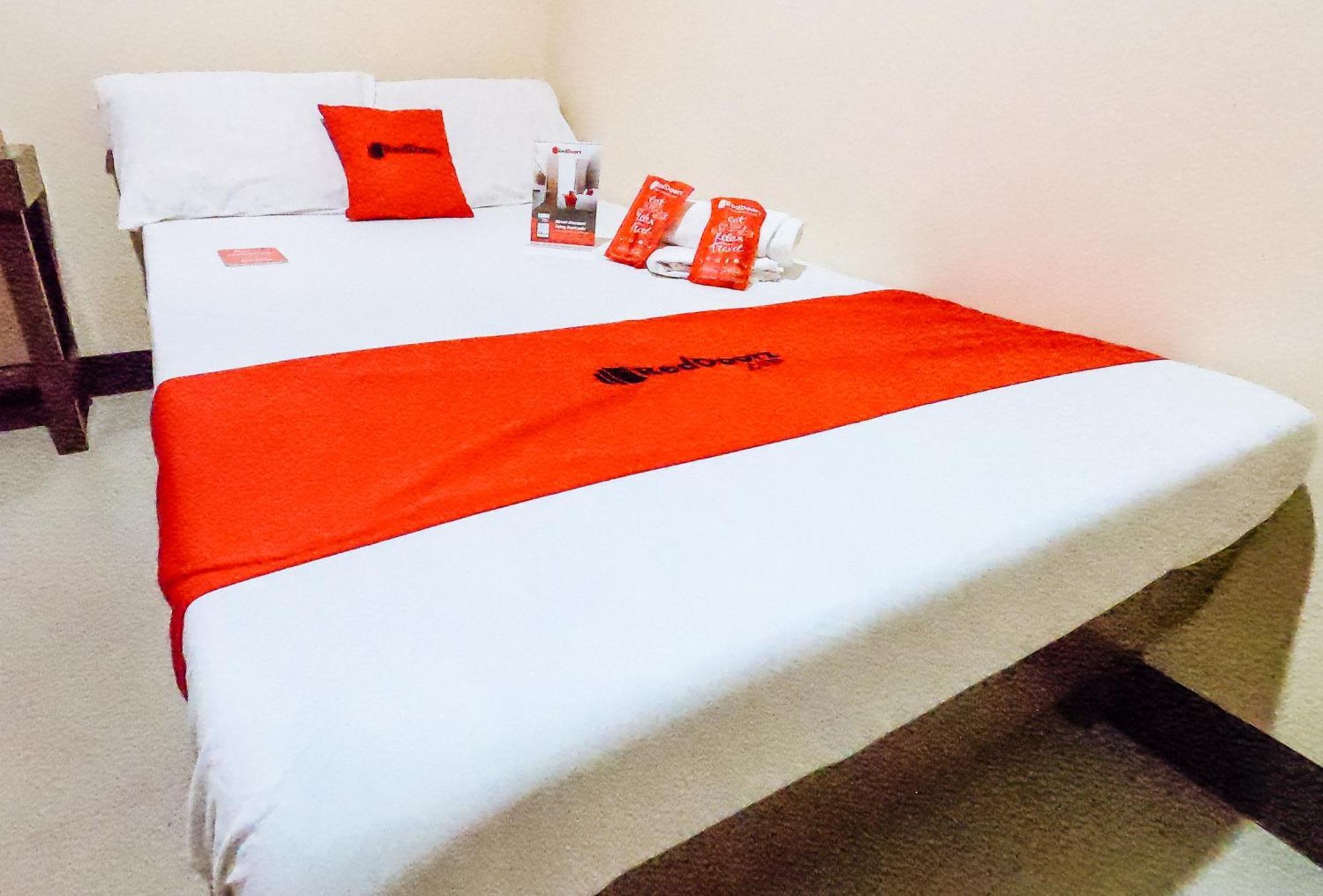 Hotel Reddoorz @ Pamaong Street Città di Tagbilaran Esterno foto