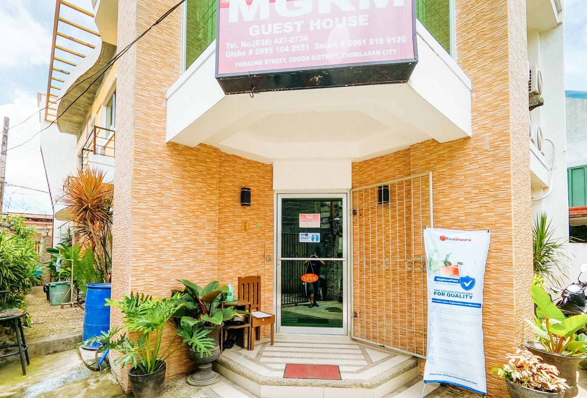Hotel Reddoorz @ Pamaong Street Città di Tagbilaran Esterno foto